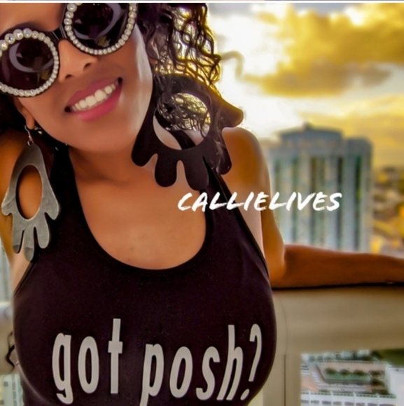 ❗ CLEARANCE ❗ Painted Wooden Hand Tribal Earrings in Black - Picture 3 of 5